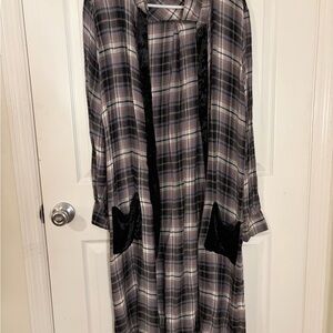 GimmickBlack and Brown Plaid Button-Up Shirt